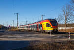 Der 5-teilige Stadler Flirt 429 541 / 429 041 der HLB (Hessischen Landesbahn) erreicht am 30.03.2021, als RE 99  Main-Sieg-Express  (Siegen – Gie�en), den Hp Rudersdorf (Kr.
