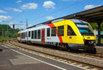 Nachdem der RE 9 in Richtung Köln durch ist, wird der VT 268 (95 80 0648 168-2 D-HEB /95 80 0648 668-1 D-HEB) ein Alstom Coradia LINT 41 der HLB Hessenbahn GmbH, am 02.06.2022 im Bahnhof Betzdorf