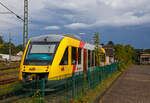 Der VT 206 ABp (95 80 0640 106-0 D-HEB), ein Alstom Coradia LINT 27 der HLB (Hessische Landesbahn), erreicht am 27.08.2023, als RB 90 (Umlauf 61746)  Westerwald-Sieg-Bahn  (Altenkirchen - Au/Sieg),