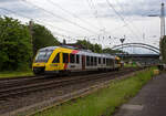 Der VT 282 (95 80 0648 022-1 D-HEB / 95 80 0648 522-0 D-HEB) ein LINT 41 der HLB (Hessische Landesbahn) erreicht am 21 Mai 2024, als RB 93  Rothaarbahn  (Betzdorf - Siegen - Kreuztal - Bad Berleburg),