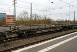 Vierachsiger Drehgestell-Flachwagen, mit festen Seitenwänden und Stirnwandklappen, 37 80 4806 005-7 D-KAF, der Gattung Slmns1, der KAF - Falkenhahn Bau AG (Kreuztal) , am 14 Februar 2024 im
