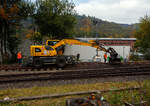 Baustelle Bahnhof Herdorf am 12 Oktober 2025, nun werden die Weichen 25 und 26 eingeschottert.