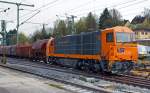 Im neuen Farbkleid ist die MaK G 2000 BB (Lok 43) der KSW (Kreisbahn Siegen-Wittgenstein), hier am 31.03.2014 kommt sie gerade mit ihrem Übergabezug aus Herdorf im Bahnhof Betzdorf/Sieg an.