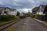Nun hat die KSW 47 (92 80 1271 027-5 D-KSW), ex D 2 der HFM, eine Vossloh G 1000 BB der KSW (Kreisbahn Siegen-Wittgenstein), den Coilzug übernommen und zieht diesen nun vom KSW Rbf Herdorf weiter