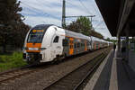 Zwei gekuppelte vierteilige Siemens Desiro HC 462 009 und 462 045 des RRX Rhein-Ruhr-Express (betrieben vom der National Express), rauschen am 26 Mai 2024, als RRX RE 4 „Wupper-Express“ 