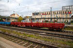 4-achsiger Drehgestell-Flachwagen, mit Seiten- und Stirnwandklappen sowie Drehrungen, 33 80 3923 003-6 D-PRESS, der Eisenbahn-Bau- und Betriebsgesellschaft Pressnitztalbahn mbH, am 24.11.2022 im