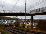 Die an die Retrack Germany GmbH, Hamburg (Tochter der VTG Rail Logistics Deutschland GmbH) vermietete Siemens Vectron AC 193 817-4  Ida  (91 80 6193 817-4 D-Rpool) der Railpool f�hrt am 29 November