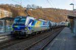 Die für die Rurtalbahn Cargo GmbH fahrende Vectron 193 824-0  Düren  (91 80 6193 824-0 D-Rpool) der Railpool fährt am 22 Januar 2026 mit einem Kesselwagenzug durch Kirchen/Sieg in