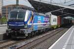 Am 8 Mai 2026 durchfahrt RTB Cargo 193 174 mit der Blerick-KLV Tilburg nach Kijfhoek.
