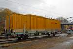   Beiwagen zur LORAM Schienenschleifmaschine RG 48 II der Schweerbau, ein Flachwagen mit zwei Radsätzen der Gattung Kls, Betriebsnummer 27 80 3302 003-5 D-WVZ, mit umgebautem 40 Fuß