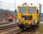 Frontansicht von der Plasser & Theurer  Schienenschleifmaschine GWM 550 „Old Queen“ der Schweerbau (Schweres Nebenfahrzeug Nr.