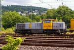 Die 277 031-1 (MaK G 1700 BB-2) der Schweerbau (bzw. eingestellt bei LDS) mit einem Zug von Materialförder- und Siloeinheiten MFS 100, der Schweerbau, hier abgestellt am 13.07.2013 in Betzdorf/Sieg. 

Die MaK G 1700-2 BB wurde 2011 unter der Fabriknummer 5001870  bei Vossloh in Kiel gebaut, sie hat die komplette NVR-Nr. 92 80 1277 031-1 D-LDS (eingestellt bei LDS). 2020 wurde die Lok in 92 80 1277 031-1 D-SBAU umgezeichnet.
