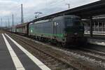 Die Umwelt zuliebe? TX Log 193 257 zieht am 17 Mai 2023 ein Leermüllzug durch Donauwörth nach Italien.