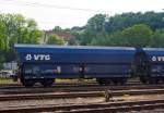 Offener Sch�ttgutwagen mit schlagartiger Schwerkraftentladung, hydraulischem Klappenverschlusssystem und 4 Rads�tzen Falns (37 84 6646 772-7) der Vermietungsfirma VTG AG am 30.05.2012 bei der