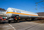 Vierachsiger Drehgestell-Druckgaskesselwagen für LPG, 37 80 7813 140-6 D-VTG, der Gattung Zags der VTG AG, Hamburg (VTG-Wagen-Typ G25.113D), im Zugverbund am 24.03.2021 bei der Zugdurchfahrt in