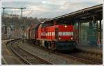 Die Westerwaldbahn (WEBA) Lok 5 (On Rail DH 1004) rangiert mit Güterwagen am 28.01.2014 im Bahnhof Betzdorf/Sieg.