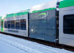 Detailbild von dem mittigen Antriebsmodul (auch Antriebscontainer genannt), 95 80 0646 417-5 D-WEBA, von dem Daadetalbahn Stadler GTW 2/6  - VT 117 der Westerwaldbahn, am ersten Advent dem 03 Dezember