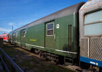 Der ehemalige Bahnpostwagen der Deutschen Bundespost (DBP), 51 80 00-95 120-3, der Gattung Post mrz ***, am 25.03.2017 im DB Museum Koblenz-Lützel.