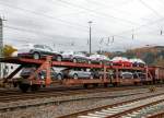 Doppelstock-Autotransportwagen Bauart 553 Laaeks (der Gatttung Laaeks 553) der DB Schenker Rail Automotive GmbH (ex DB Schenker ATG) eingestellt als 25 RIV 80 D-ATG 4366 427-7 am 07.11.2015 im