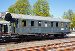   Die Donnerbüchse 83 154 Augsburg (UIC 75 80 242 9071-3 D-EMD), der Gattung Ciu-27/28 des EM Dieringhausen (Dauerleihgabe der Osnabrücker Dampflokfreunde) am 05.05.2011 im Bf Wiehl, in dem