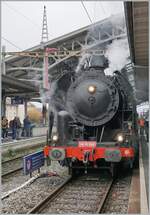 Wie jedes Jahr fand auch heuer die beliebte Dampfrundfahrt mit dem  Train Casse  statt,  wobei neben der Fahrt auch der kulinarische Teil zum Erfolg beiträgt. 
Das Bild zeigt die (ex) SNCF 141R568 nach der Ankunft in Lausanne. Der stattliche Zug bestand aus 40 Achsen Anhängelast. Zudem krönte die  Schieblok  in Form der Ae 4/4 251 (BLS) den gelungen Auftritt in Lausanne.

26. Okt. 2024 
