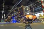 Froschblick auf 241 A-1 ins Cité du Train in Mulhouse. Der Aschfolge 2D1 wird auch Mountain genannt, ist in Deutschalnd beinahe unbekannt, aber u.Ä. bei die CSD machte diese 241 manche Erfolg möglich mit Dampfrösse der 50er jahre wie die reihen 475 (GRäfin), 486 (Grüner Anton) und 498 (Albatross).
