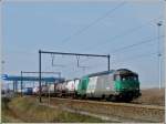 BB 67530, leider nur im SNCF Fret Design, zieht einen gemischten G�terzug aus dem Hafen von Antwerpen.