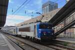 SNCF 22262 steht mit ein RE nach Calais am 20 September 2023 in Lille-Flandres.