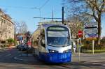. Der SNCF Tram-Train Siemens Avanto N� 26 biegt von der Place du G�n�ral de Gaulle auf den Pont Wilson auf dem Weg zur Gare Centrale in Mulhouse. 11.12.2013 (Hans)