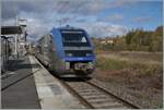 Auf dem Weg von Meroux nach Porrentury konnte ich beim zwei Minuten Aufenthalt in Delle den hier stehenden SNCF X73757 fotografieren. Somit kommen auf der nun elektrifizierten Strecke Delle - Belfort auch (wieder) Diesel Fahrzeuge zum Einsatz. Der SNCF X 73757  Baleine  ist als MOBIGO TER 895005 von Belfort um 8:19 in Delle angekommen und wird als MOBIGO TER 895004 um 14:41 nach Belfort zurückfahren.

3. November 2025