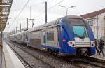 Ein vierteiliger Alstom Coradia Duplex TER 2N NG, der Z 26515 / Z 26516, Rame 408 (Tz 408), der SNCF TER Provence-Alpes-C�te d'Azur, ist am 25.03.2015 in den Bahnhof Marseille St-Charles eingefahren.