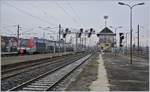 Der TER 895057 von Belfort nach Meroux TGV wird auf Gleis 2 bereit gestellt, im Hintergrund sind weiter BB 36000 erkennbar.