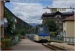 Ein Ferrovia Vigezzina SSIF Treno Panoramico verlässt Malesco Richtung Domodossola.