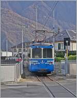 Als Bildvariante mit mehr Zug und weniger Berg: Der SSIF ABe 8/8 23  Ossola  verl�sst als Regionalzug nach Re den SSIF Bahnhof von Domodossola.

13. Nov. 2025
