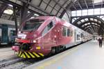 ETR 245 EA 721-06 spielt etwa JAZZ in MIlano centrale am 1 Juli 2013.