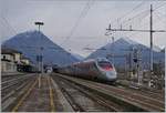 Nun auf das FS System umgeschaltet und für die Weiterfahrt nach Milano bereit, zeigt sich der FS ETR 610 mit nur noch zwei brennenden Frontleuchten.