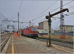 Die DB 191 015 f�hrt mit einem G�terzug in Richtung Torino durch Chivasso. 
Da der Zug mich �berraschte, stand ich etwas ungeschickt.

24. Februar 2023