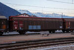 Ex FS zweiachsiger großräumiger Schiebewandwagen 21 83 2458 421-6 I-TI, der Gattung Hbbillns, der Trenitalia, abgestellt am 20 Februar 2017 im FS Bahnhof Tirano.
