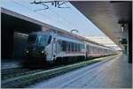 Der iC war (fototechnisch gesehen) etwas zu lang und so kam die FS Trenitalia E 401 024 ungeschickt im Schatten zu stehen. 

23. März 2026