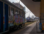Bahnhof Syrakus (Stazione di Siracusa) am 19.07.2022: Bald wären wir in den (von dieser Seite beschmierten) Aln 668 3032 eingestiegen der von hier als R 12946 nach Augusta fährt, was ein