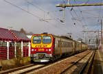 - Herrliche winterliche Farben - Die RB 3635 Diekirch - Luxembourg, bestehend aus den beiden Triebz�gen Z 2019 und Z 2001, erreicht am 11.12.2018 den Bahnhof von Mersch.