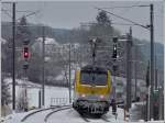 Mit viel B�gelfeuer dr�ckt die 3004 ihre Dostos aus dem Bahnhof von Wilwerwiltz.