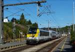 Die CFL Lok 3016 hat ihren Zug aus Luxemburg nach Troisvierges geschoben und steht nun abgeb�gelt am Bahnsteig, bis sie in einer Stunde den Zug wieder zur�ck nach Luxemburg zieht.