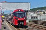 Triebzug 2418 steht Abfahr bereit im Bahnhof von Wiltz, muss weil die Strecke Eingleisig ist, nur abwarten bis der Gegenzug aus Kautenbach in den Bahnhof von Wiltz einfährt.