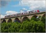 Die Computermaus 2209 hat soeben den Bahnhof von Luxemburg verlassen und f�hrt als RB 3212 in Richtung Wiltz �ber den Pulverm�hle Viadukt.