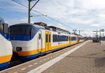 Der zweiteilige NS Sprinter SGMm 2131 (auch Plan Y oder Mat ’74 bekannt), gekuppelt mit dem dreiteiligen SGMm 2967 stehen am 31 M�rz 2018 im Bahnhof Zandvoort aan Zee f�r die Abfahrt nach