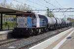 LTE 6434 schlept am 27 April 2026 ein Kesselzug durch Lage Zwaluwe.