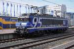 RFO 1831 lauft am 27 April 2026 um in Rotterdam während ein Sonderfahrt. Die Lok hat Jubiläumsfarben bekommen anlasslich das 95.Jahresjubiläum der NVBS (Nederlandse Vereniging van Belangstellenden voor het Spor- en Tramwezen). 