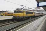 NS 1765 steht am 19 Februar 2023 mit ein IC-Berlijn in Amersfoort.