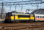Die NS 1761 (91 84 1560761-6 NL-NS) hat am 31 M�rz 2018 mit einem EuroCity (DB IC-Wagen) den Bahnhof Amsterdam Centraal erreicht.